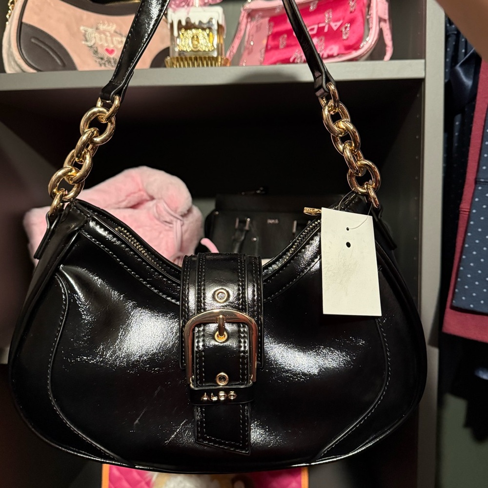 2/$75 black shoulder bag 💕